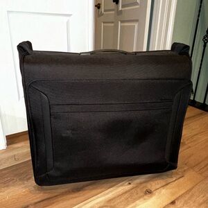 Samsonite 2 wheeled rolling check-in garment bag